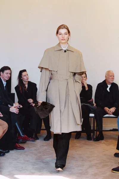 Look 18